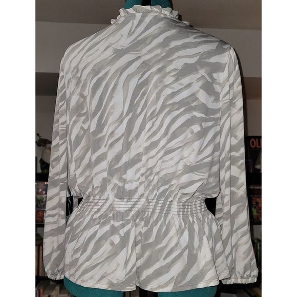 SIMPLY VERAWANG Sz XL Gray/White Zebra Print Watercolor Blouse Peplum Waist NWT - Picture 4 of 9